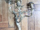 a wall sconce that has a bunch of flowers on it