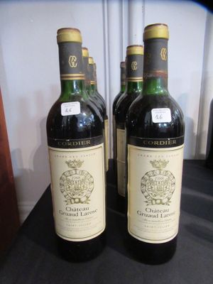 trois bouteilles de vin posées sur une table