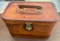 Une valise ancienne de voyage en bois à revêtement tissé pei… (photo 6)