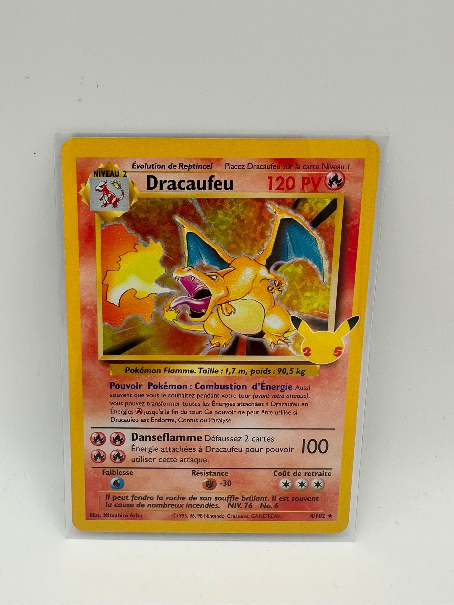 Carte Pokémon Dracaufeu Célébration 25 ans - Édition Limitée