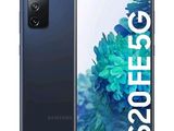 le nouveau Samsung S20 Lite avec une fleur bleue sur l'écran