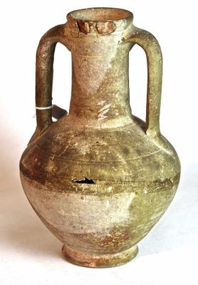 Vase pansu à long col bordé de 2 anses en terre cuite.