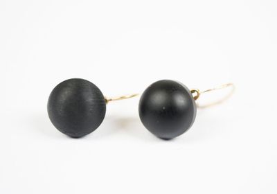 Paire de boucles d'oreilles en or jaune 18K (750‰) ornées de…