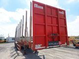 une photo d'un camion-benne rouge garé sur un parking