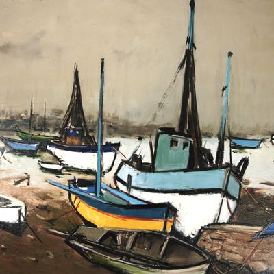 de nombreux bateaux échoués dans le sable