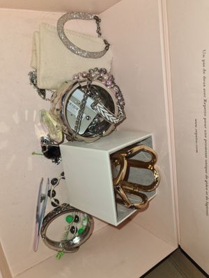 a picture of a jewelry display in a white box