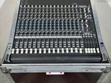 an image of a large sound board sitting on top of a metal case