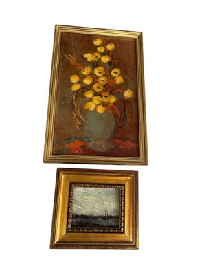 un tableau représentant un vase rempli de fleurs jaunes et un tableau représentant un bateau