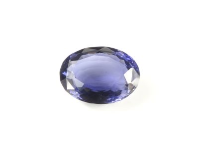 un saphir bleu sur fond blanc
