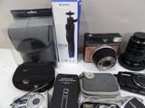 a lot of electronic items that are on the table