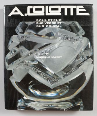 la couverture d'un livre sur laquelle figure l'image d'un objet en cristal