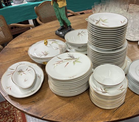 Paul Pastaud, Limoges - Partie de service en porcelaine blanche à