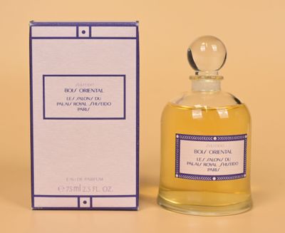 an image of a bottle of perfume sitting next to a box