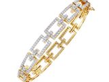un bracelet en or et diamants orné d'une croix