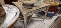 Table de style en bois peint, une sellette en albâtre et deu… (photo 2)