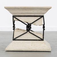Petite table basse ou d'appoint, en forme de colonne brisée,… (photo 4)