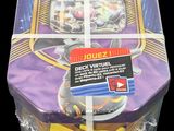 une boîte violette sur laquelle figure l'image d'une figurine de Pokémon