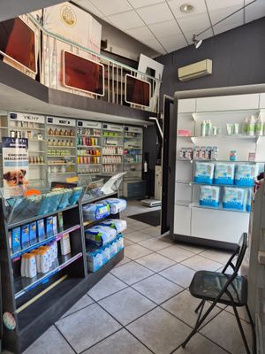 un magasin qui propose un grand choix d'articles