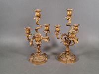 Paire de chandeliers en bronze doré de style Louis XV.