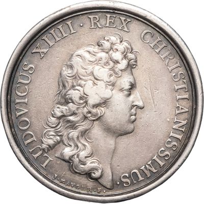 une vieille pièce d'argent avec un visage de femme dessus