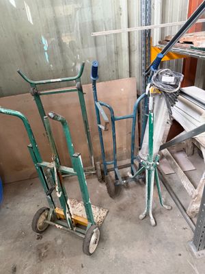 a lot of tools that are sitting on the floor
