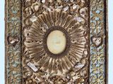 une image représentant un objet décoratif accroché au mur