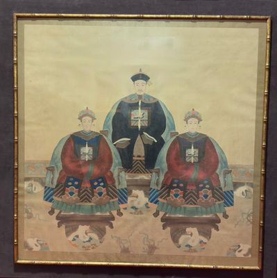 un tableau représentant trois personnes assises sur un banc