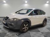 la photo d'une voiture blanche garée dans un garage