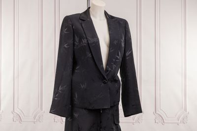 an image of a woman ' s suit on a mannequin mannequin mannequin mannequin mannequin mannequin mannequin mann