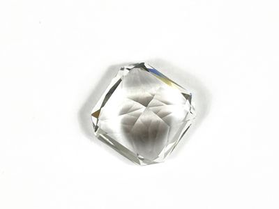 Quartz de taille octogonale. 19,27 ct ; 16,7 x 16,5 x 11,1 m…