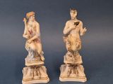 paire de figurines anciennes en porcelaine représentant un homme et une femme
