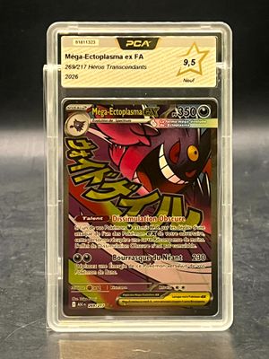 une image d'une carte Pokémon dans un étui en plastique