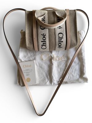 CHLOE Mini sac cabas modèle "Woody" confectionné en toile de…