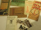 beaucoup de vieux livres sur la table