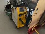 une soudeuse qui traîne dans le garage