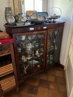Vitrine anglaise à hauteur d'appui en acajou et placage d'ac…