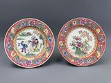 une paire d'assiettes de la « famille » chinoise