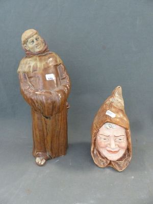 deux figurines en céramique représentant un homme et une femme coiffés d'un chapeau