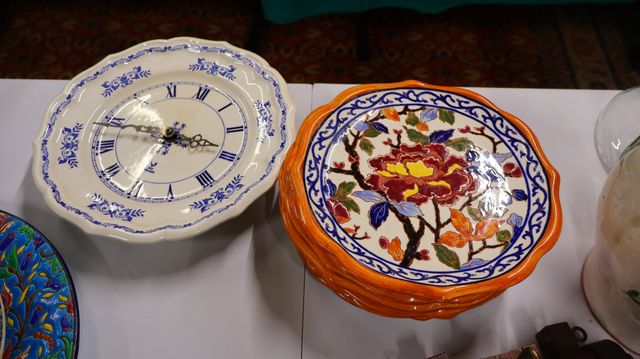 Faïence de Gien : 9 assiettes et une pendule murale JAZ