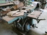 a machine that is sitting on a table in a room