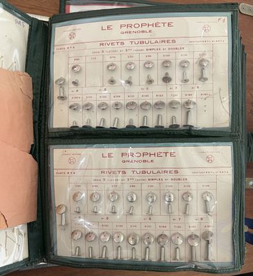 Classeur de modèles de fournitures métalliques pour la confe…