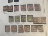 la photo d'un livre avec des timbres