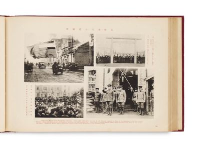 un livre ouvert sur lequel figurent des images de personnes et de véhicules