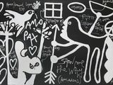 un dessin en noir et blanc sur un tableau noir, sur lequel figurent des inscriptions