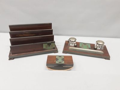 ARPIN. Nécessaire de bureau en placage de macassar et motifs…