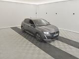 la voiture grise est garée dans le garage sur le sol en damier