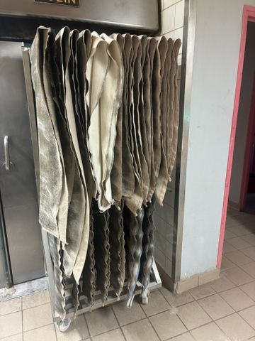 Échelle à couches inox. Frais en sus 14.28%. TVA Récupérable. Pas...
