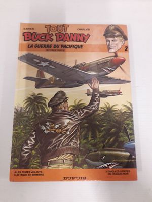 couverture d'un magazine français représentant un homme en uniforme avec un avion en arrière-plan