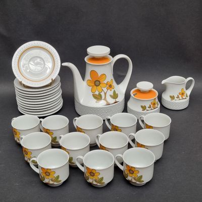 a lot of cups and saucers that are sitting on a table