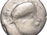 une pièce d'argent représentant une femme